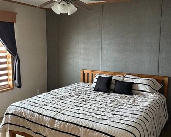 Sunrise Shores on Paul Lake - Perham - Bedroom
