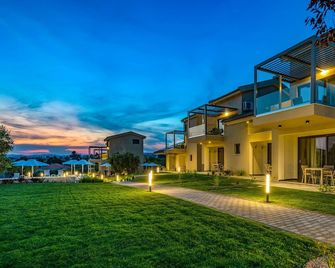 Miroes Suites - Нікіті