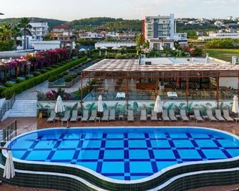 Feniks Priority Hotel - Okurcalar