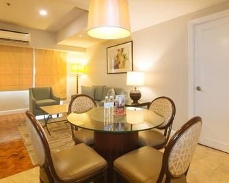 RedDoorz Premium @ The Residences Olympia Makati - Makati - Dining room