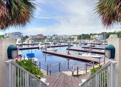 Spacious Upscale Condo, Monthly Rates Available October- April, Call Owner - Southport - Balcony