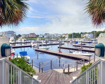 Spacious Upscale Condo, Monthly Rates Available October- April, Call Owner - Southport - Балкон