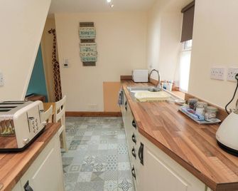 Florence Cottage - Saltburn-by-the-Sea - Front desk