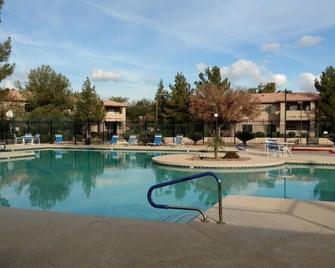 Comfortable Corner 1st floor Condo - Chandler - Piscina