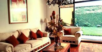 Hotel Casa Blanca Inn - Guatemala City - Living room