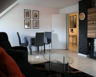 Modernes Ruhrgebietsdomizil - Hattingen - Huiskamer