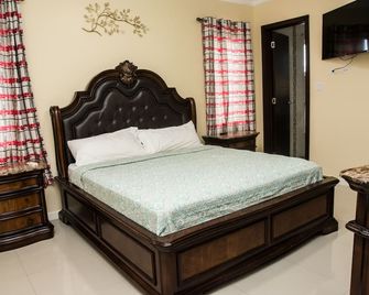 Hamptons at Fairway across from AC Marriott Unit No3 - Kingston - Bedroom