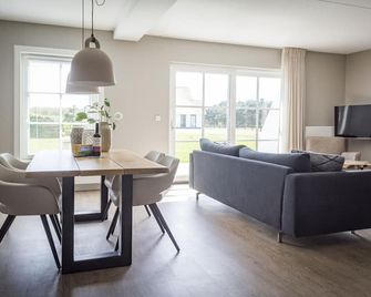 Apartment in tasteful farmhouse in De Cocksdorp - De Cocksdorp - Вітальня