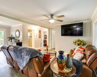 Ararat Home w/ Spacious Yard & Mountain Views! - Ararat - Sala de estar