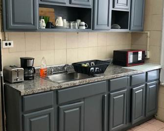 Private 2-bedroom apartment and New York City Manhattan only 15 mins away - Union City - Küche