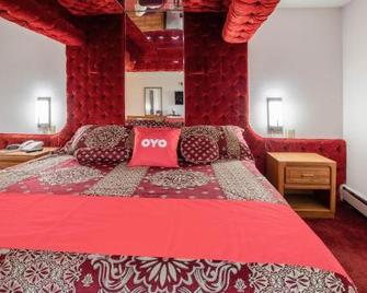 Chesaning Inn & Suites - Chesaning - Bedroom