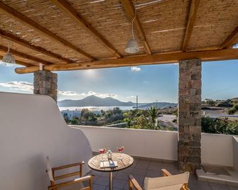 Faros Apartments - Adamantas - Balcón