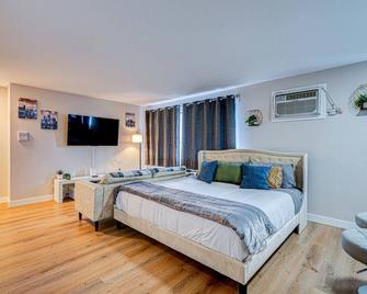 Luxury Studio King Bed Chicago Remodeled - Chicago - Bedroom