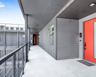Modern Hill Country Condo for 4 with Resort Perks - New Braunfels
