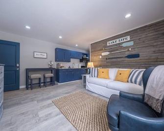 Sunset Villa B5 - Bridgman - Living room