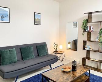 Cosy Prenton home near Tranmere Club and Liverpool - Birkenhead - Sala de estar