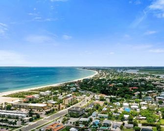 Gullwing Beach Front Resort - Fort Myers Beach - Beach