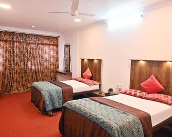 Hotel Sai Lodge - Nashik - Bedroom