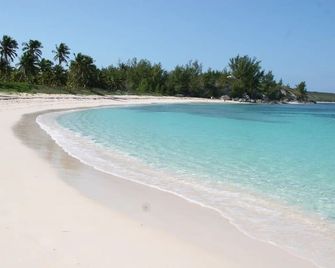 Ocean Sounds Cottage 1 Bedroom Cottage - Governor’s Harbour - Ranta