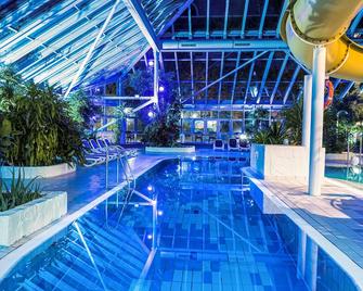 إيفا روجين هوتل آند فيرينبارك - بنز - حوض السباحة