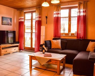 Ländlich-moderne Ferienwohnung in ruhiger Panoramalage - Lohberg - Obývací pokoj