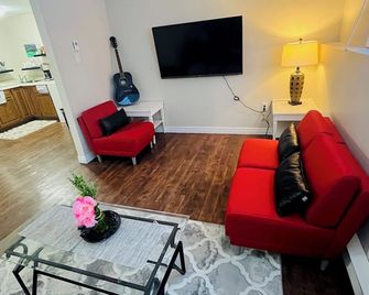 Basement Unit With 2 Bedrooms, Bath And - Lower Sackville - Living room