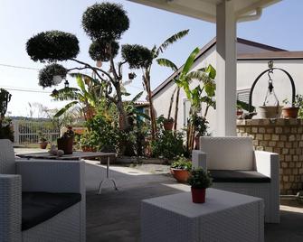 \'La Gramigna Villette\' holiday home a few km from Tropea and 600mt from the sea - Briatico - Patio