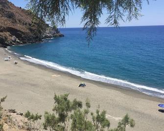 Cretan idyll by the sea 4 people - Lentas - Beach