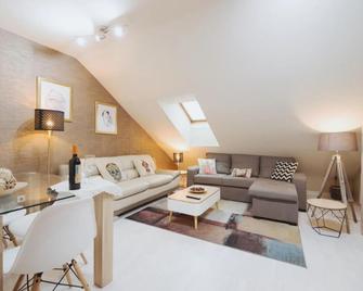 Apartamento 'Rascalindes' - Tordesillas - Wohnzimmer