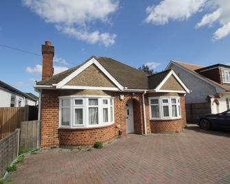 Deane House - Ruislip - Building