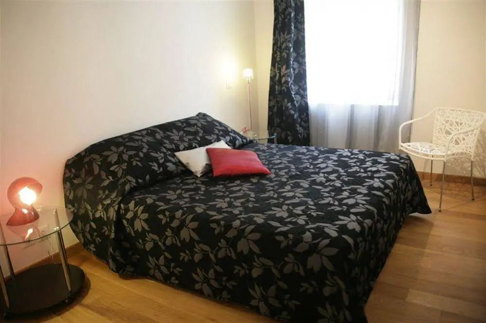 Suite Affaire Cannes Vieux Port - קאן - חדר שינה