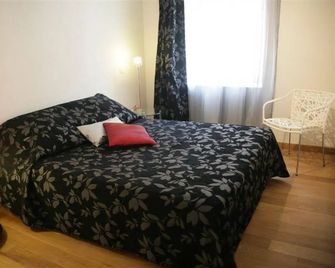 Suite Affaire Cannes Vieux Port - קאן - חדר שינה