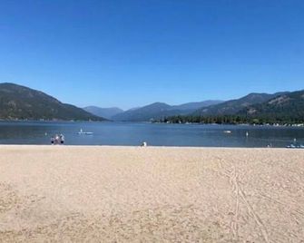 Cozy Vacation House with BBQ, fireplace and patio - Christina Lake - Beach