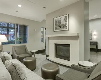 Gorgeous 1br Apt In The Heart Of Downtown Pdx - Portland - Living room