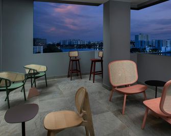 Home2 Suites by Hilton Miami Airport South Blue Lagoon - Miami - Balcón