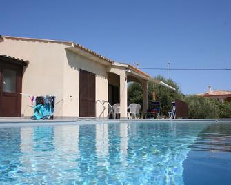 Apartment in Villa with swimmingpool and garden of 2000mq - Pianottoli-Caldarello - Piscina