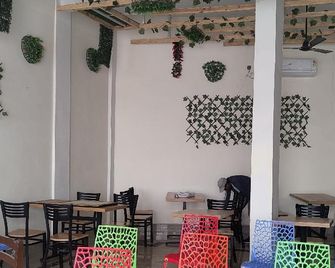 Tosh Guest House - Chhata - Restaurant