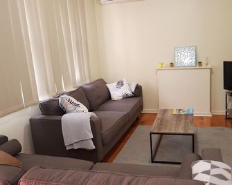 3 Bedroom Family Friendly Home - Wifi Available - Whyalla
