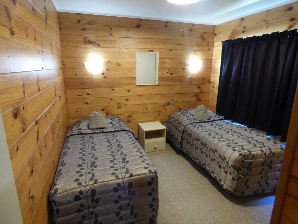 Cedarwood Lakeside Motel & Conference Venue - רוטורואה - חדר שינה