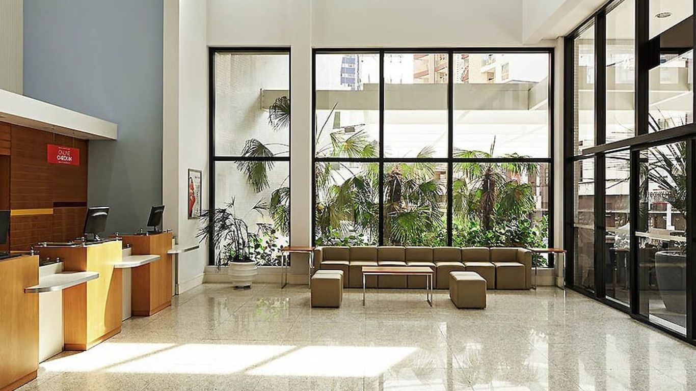 庫裡提巴購物宜必思酒店