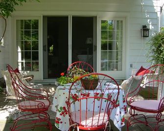 Romantic Park-Like Setting - Willoughby Hills - Patio