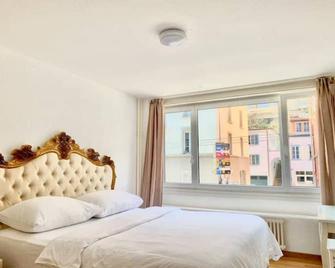 City Apartment - close to town - by PA - Lucerne - Bedroom