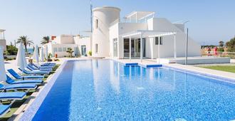 Blue Diamond Beach Villas - Paphos - Pool