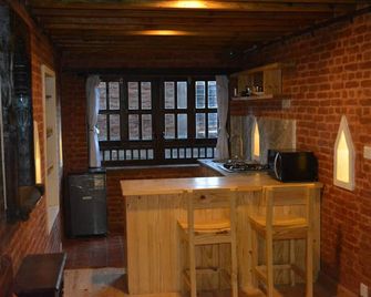 Yamba Traditional Home - Lalitpur - Eetruimte