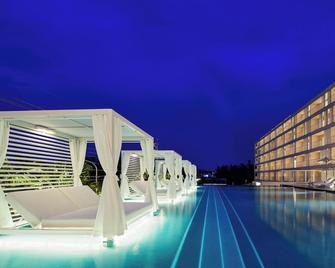 Beb5 Okinawa Seragaki By Hoshino Resorts - Onna - Piscina