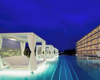 بي ريم5 أوكيناوا سيراجاكي باي هوشينو ريزورتس - أونا - حوض السباحة