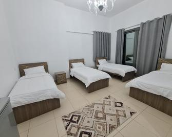 Charming Emirates Hostel - Female only - Sharjah - Habitación