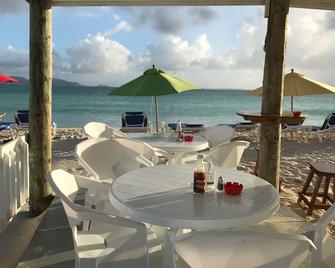 Dream Weaver Villa in RendezVous Bay - Long Bay Village - Restaurante