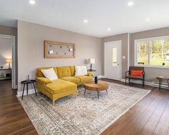 Pickerel Lake Waterfront Cottage-Wood fired hot tub - Newaygo - Sala de estar