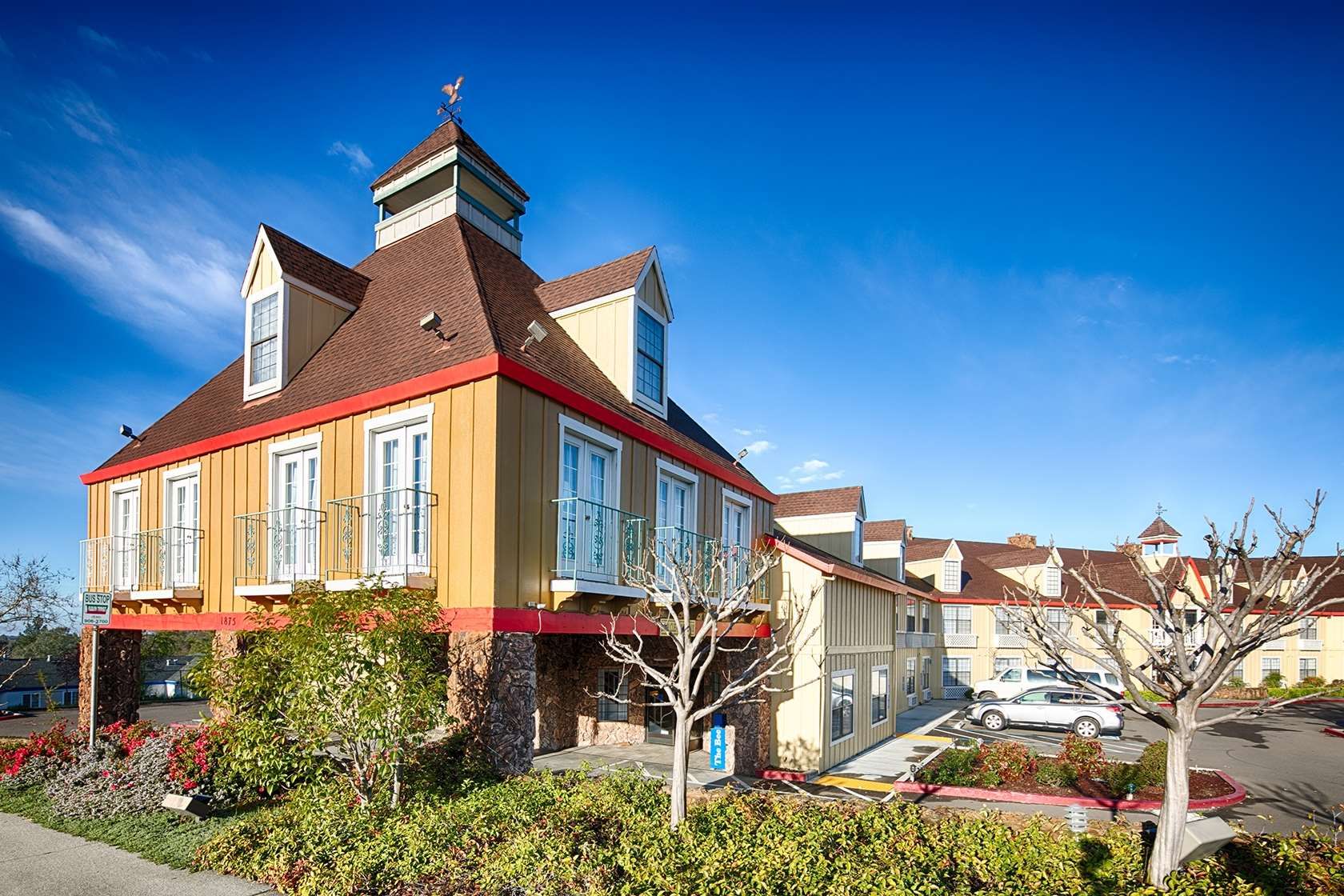 Building view of Red Lion Inn & Suites Auburn